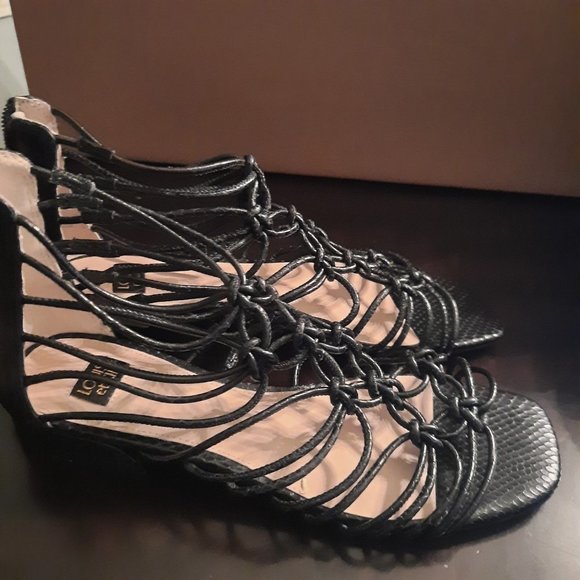 Vince Camuto Louise et Cie Lo Aleda Strappy Sandals, Size 8.5 in Black - Picture 3 of 5
